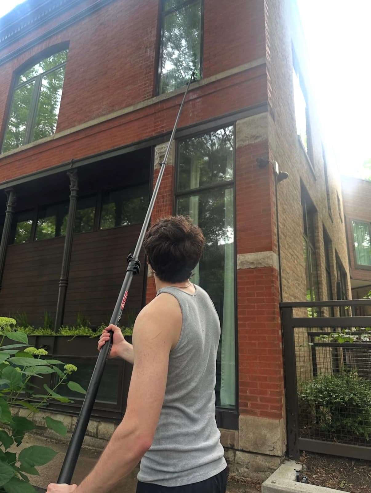 water-fed pole, brick rowhouse — Lincoln Park